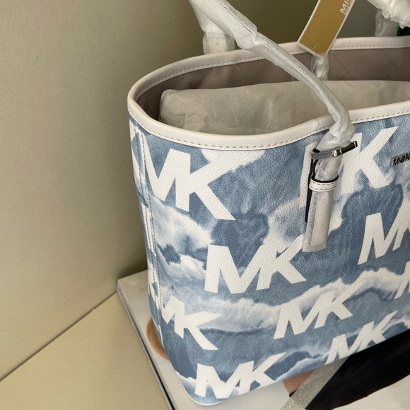 (new+tag) Michael Kors ‘rare’ jet set travel carryall tote color cloud b… - Picture 11 of 13